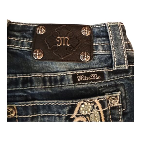 Miss Me Women's‎ Boyfriend Capri Jeans Bling Embroidery Medium Wash Size 25 - Picture 7 of 12